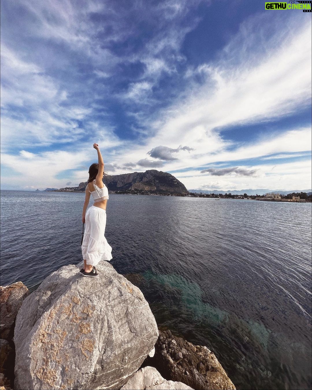 Tessa Brooks Instagram - happy gal Palermo - Sicily - Italia