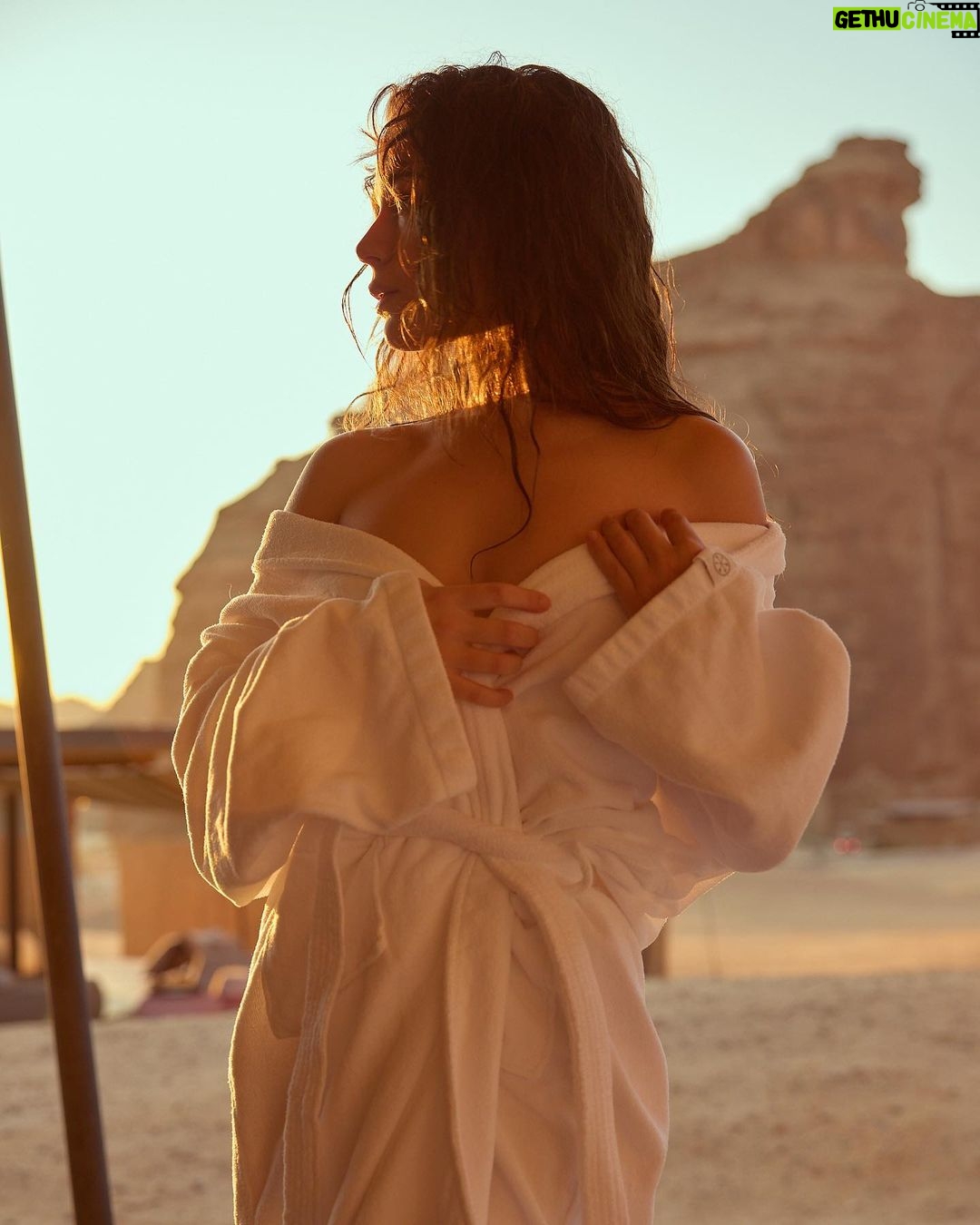 Tessa Brooks Instagram - sunrise in Al Ula ☕️ @carlhalal Habitas AlUla