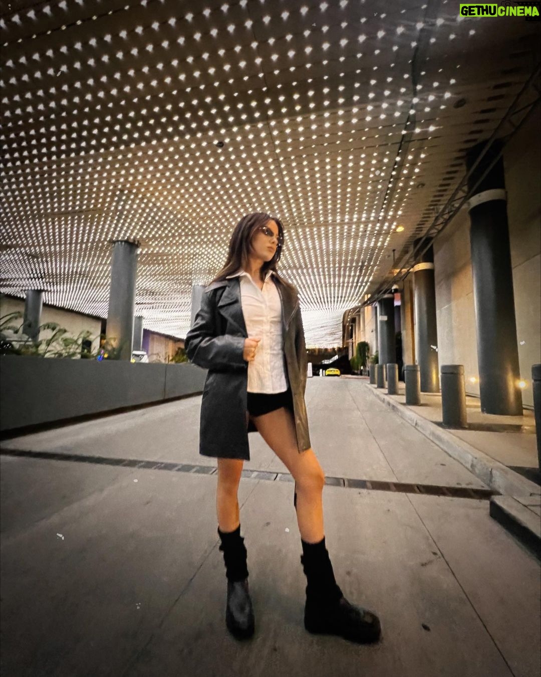 Tessa Brooks Instagram - girl put your records onnnnn 🎶
