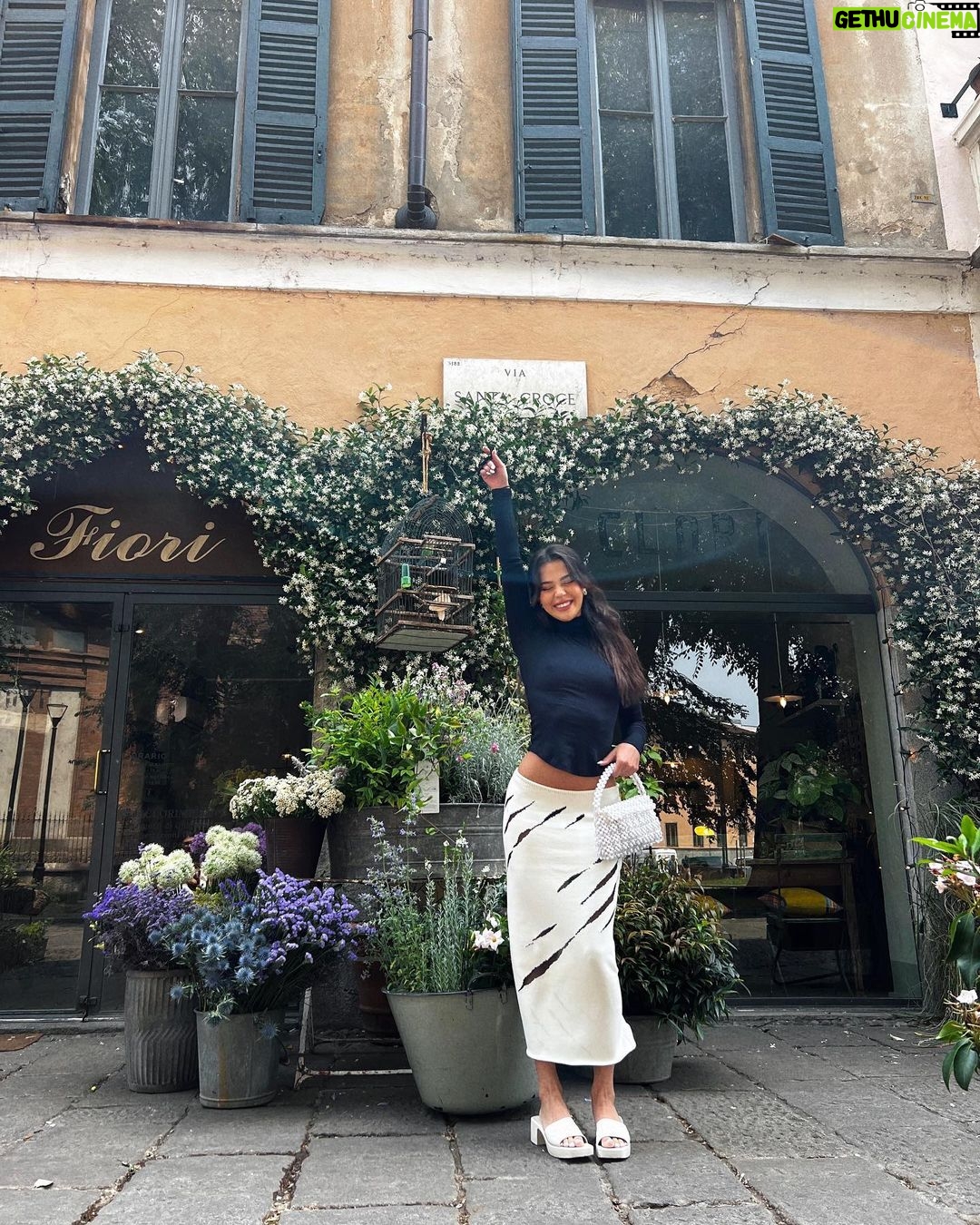 Tessa Brooks Instagram - never wanna leave 🌷 Milan, Italy