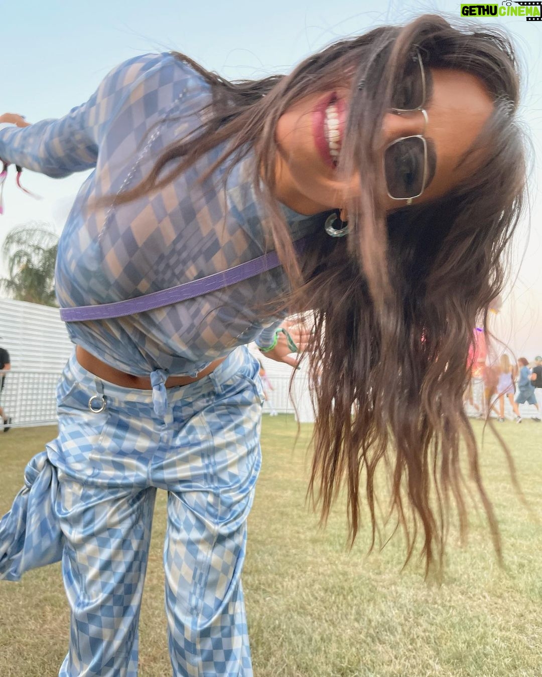 Tessa Brooks Instagram - Boy oh boy did I get my steps in this weekend πββοΈ 1st Coachella was a success with @guessoriginals @drinkhappyhour π€ now itβs time to fix my sleep schedule lmao Palm Springs Californina