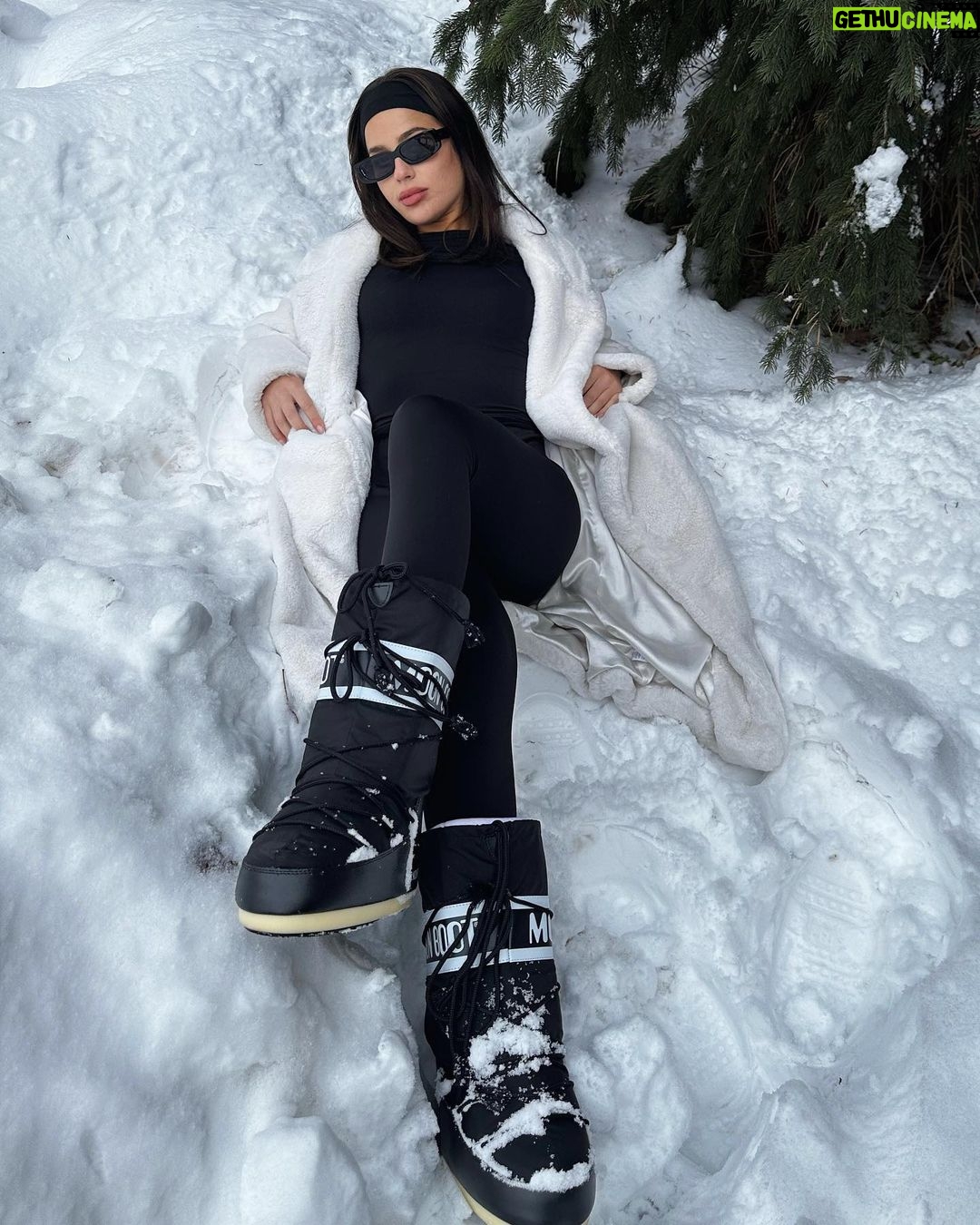 Tessa Brooks Instagram - Aspen day 1 ☃️ @alo Aspen, Colorado
