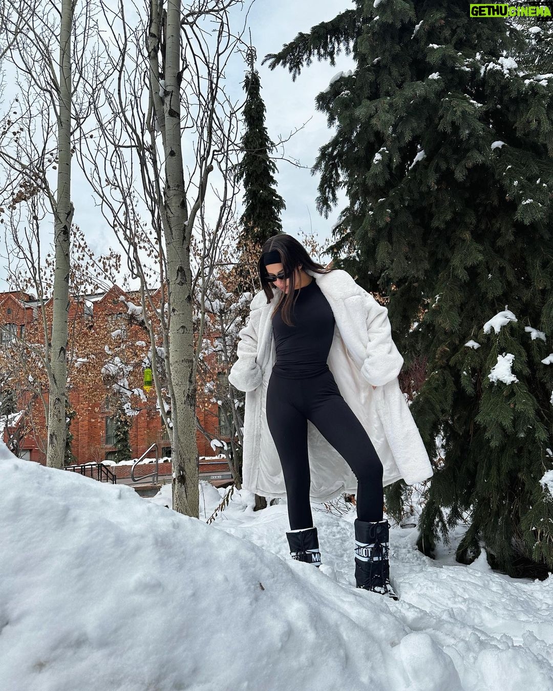 Tessa Brooks Instagram - Aspen day 1 ☃️ @alo Aspen, Colorado