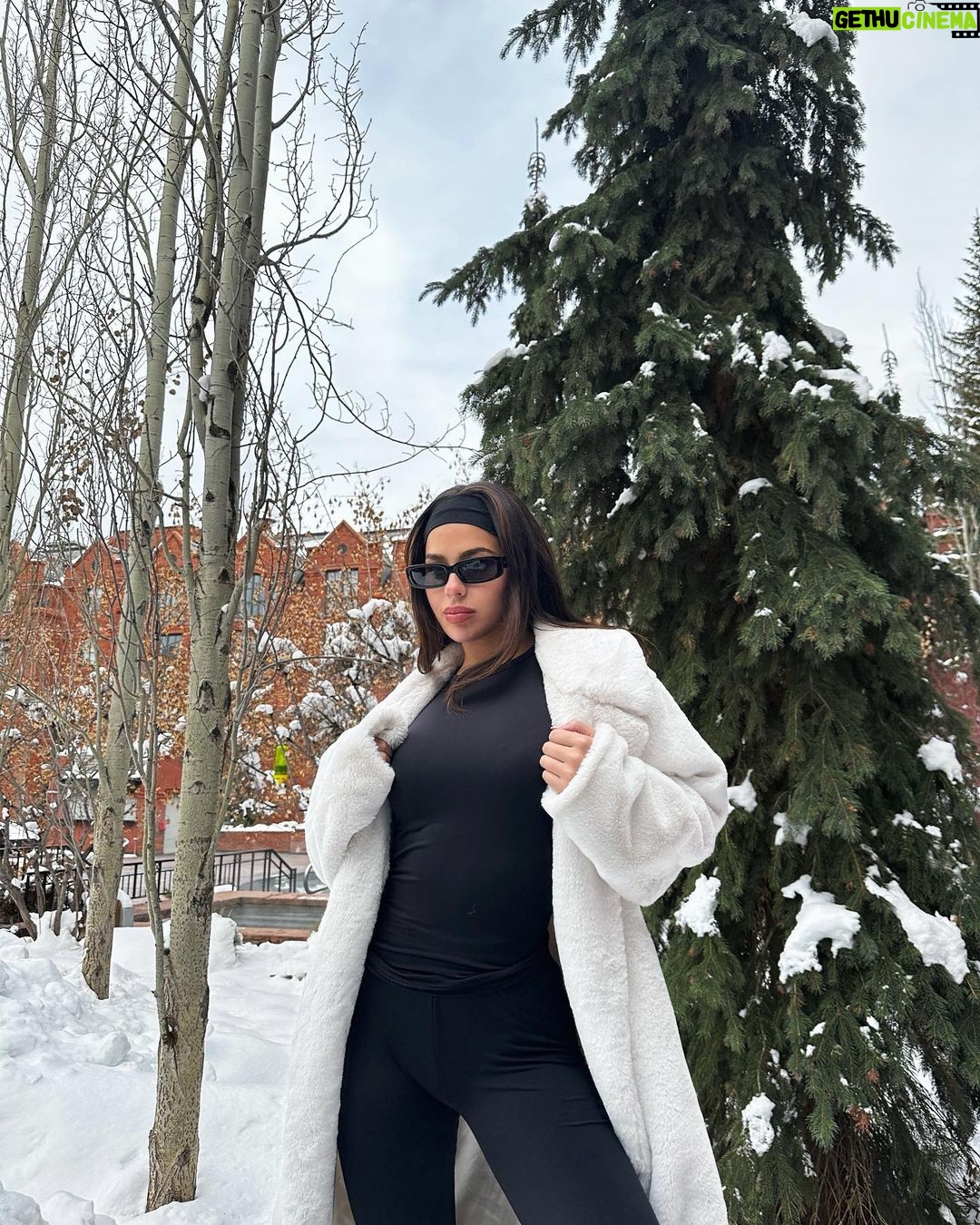 Tessa Brooks Instagram - Aspen day 1 ☃️ @alo Aspen, Colorado