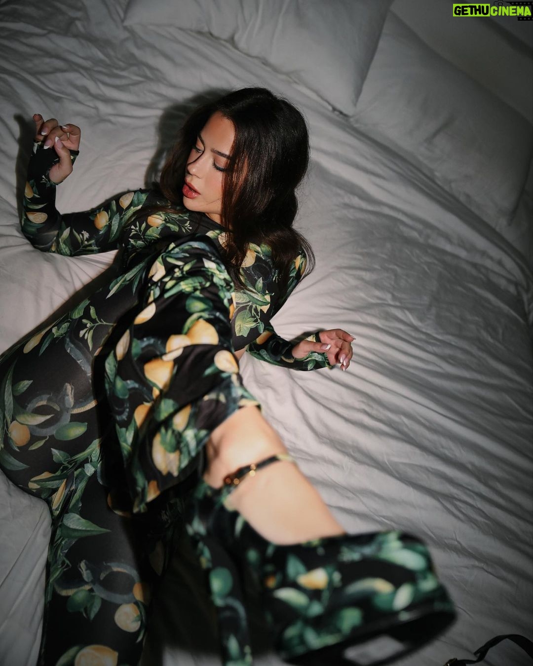 Tessa Brooks Instagram - night out in my @robertocavalli 🍋 #RobertoCavalli #RobertoCavalliWildHolidays