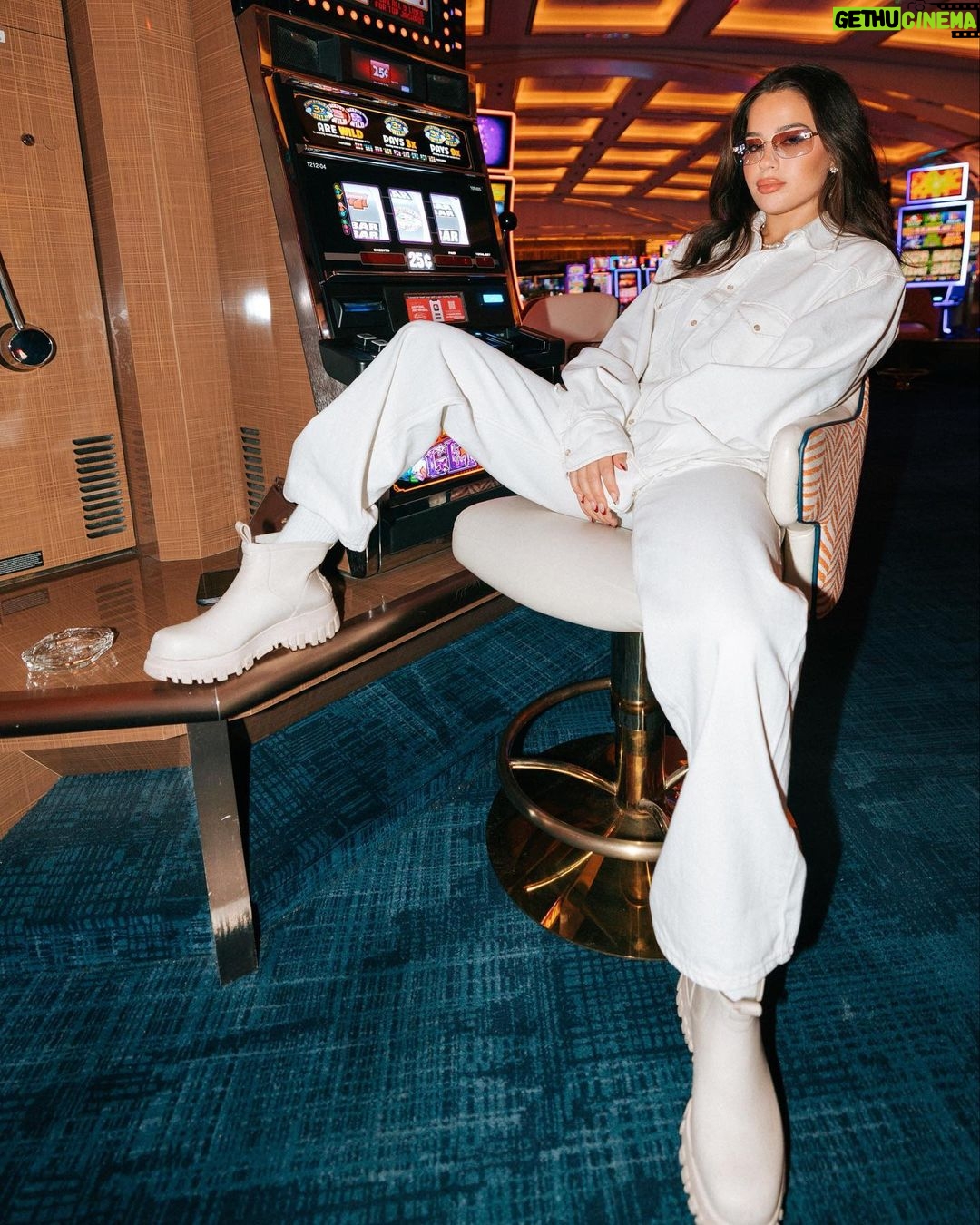 Tessa Brooks Instagram - F1 Vegas was a success 📸: @millzfilmz