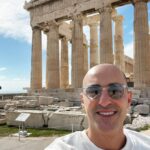 Thanasis Alevras Instagram - Ειχα ν ανεβω στον Παρθενωνα πανω απο 15 χρονια!!!! Μενουμε διπλα και δεν παμε. Ειχα ξεχασει την ομορφια, την αρμονια, την ιεροτητα και το μεγαλειο του χωρου!!! Πριν αρχισει το νταλακι και οι ορδες των τουριστων σας προτεινω η επομενη βολτα σας να ειναι αυτη! . . . Παλλάς Τριτογένεια, Αθηνά άνασσα Φύλαγε τούτην την πόλη και τους πολίτες της 👁 ———————————————————— #athens #parthenon #greece #akropolis