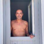 Thanasis Alevras Instagram - Κάποιος την πόρτα μου χτυπά και ποιός να είναι τάχα; Είναι ο Σεπτέμβρης που θαρρείς νωρίς έρχεται πάντα. Κυρ Σεπτέμβρη μου να ρίξω κάτι πάνω μου γιατί ξέμεινα στον Αύγουστο κι έρχομαι να σε καλοδεχτώ. Καλό μήνα σε όλους..και καλές αρχές! #september #firstseptember #felllikesummer