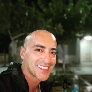 Thanasis Alevras Instagram - The problem with closed minded people is their mouth is always open…
Don’t miss your smile for them…..