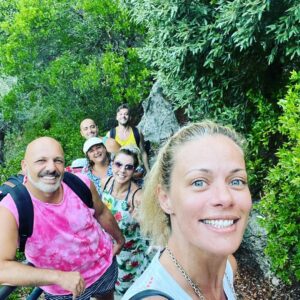 Thanasis Alevras Instagram - Οικογενειακες  Καλοκαιρινες στιγμες με την Μητερα @elisavet_konstantinidou_ 
Και τ αδέρφια 
@zeta_makripoulia_official 
@matinanikolaou 
@nikosmoutsinas 
@gdaskalos 
————————————————————
#friends 
#family 
#treasure