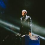 Thanasis Alevras Instagram - Την Δευτέρα ξανά βγήκαμε στο @voxlivestage και τραγουδήσαμε , θυμηθήκαμε, γελάσαμε , γιορτάσαμε! Πέρυσι δεν το χορτάσαμε κι είπαμε πως αυτό το πάρτι πρέπει να συνεχίσει. Ευχαριστώ @milonas_photography για τις στιγμές αυτές.📸 Ευχαριστώ και όλους εσάς που ήσασταν εκεί μαζί μας και φέτος στην γιορτή μας. Ήταν φανταστικά. 2ος χρόνος 40 και ξανά βγαίνω ✨ @idrakayne @jerome_kaluta #40καιβγαίνω