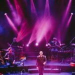 Thanasis Alevras Instagram - Την Δευτέρα ξανά βγήκαμε στο @voxlivestage και τραγουδήσαμε , θυμηθήκαμε, γελάσαμε , γιορτάσαμε! Πέρυσι δεν το χορτάσαμε κι είπαμε πως αυτό το πάρτι πρέπει να συνεχίσει. Ευχαριστώ @milonas_photography για τις στιγμές αυτές.📸 Ευχαριστώ και όλους εσάς που ήσασταν εκεί μαζί μας και φέτος στην γιορτή μας. Ήταν φανταστικά. 2ος χρόνος 40 και ξανά βγαίνω ✨ @idrakayne @jerome_kaluta #40καιβγαίνω