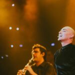 Thanasis Alevras Instagram - Την Δευτέρα ξανά βγήκαμε στο @voxlivestage και τραγουδήσαμε , θυμηθήκαμε, γελάσαμε , γιορτάσαμε! Πέρυσι δεν το χορτάσαμε κι είπαμε πως αυτό το πάρτι πρέπει να συνεχίσει. Ευχαριστώ @milonas_photography για τις στιγμές αυτές.📸 Ευχαριστώ και όλους εσάς που ήσασταν εκεί μαζί μας και φέτος στην γιορτή μας. Ήταν φανταστικά. 2ος χρόνος 40 και ξανά βγαίνω ✨ @idrakayne @jerome_kaluta #40καιβγαίνω