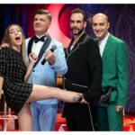 Thanasis Alevras Instagram - Καλημέρα, καλημέρα!!! Με τους «πρωταγωνιστές» της βραδιάς μας. @stavrostheodorakis @panosmouzourakis #tanoumera @ertofficial_ @ertflixofficial @foivosdelivorias @alkistis_giraud 🎬 @karantinakisgrigorios