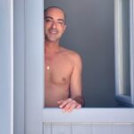 Thanasis Alevras Instagram - Κάποιος την πόρτα μου χτυπά και ποιός να είναι τάχα; Είναι ο Σεπτέμβρης που θαρρείς νωρίς έρχεται πάντα. Κυρ Σεπτέμβρη μου να ρίξω κάτι πάνω μου γιατί ξέμεινα στον Αύγουστο κι έρχομαι να σε καλοδεχτώ. Καλό μήνα σε όλους..και καλές αρχές! #september #firstseptember #felllikesummer