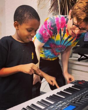The Gregory Brothers Instagram - 🌽🎹♥️Tariq aka Corn Kid meeting Michael for the 1st time & learning how to play ‘It’s Corn’ ♥️🎹🌽

Right now the ONLY place to follow Tariq is on TikTok at /kornboyofficial