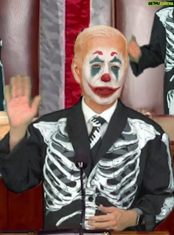 The Gregory Brothers - 2.1K Likes - Joe Biden is obsessed with halloween - new video on yt/schmoyoho 👻🎃
#spookyseason #minecraft #biden
