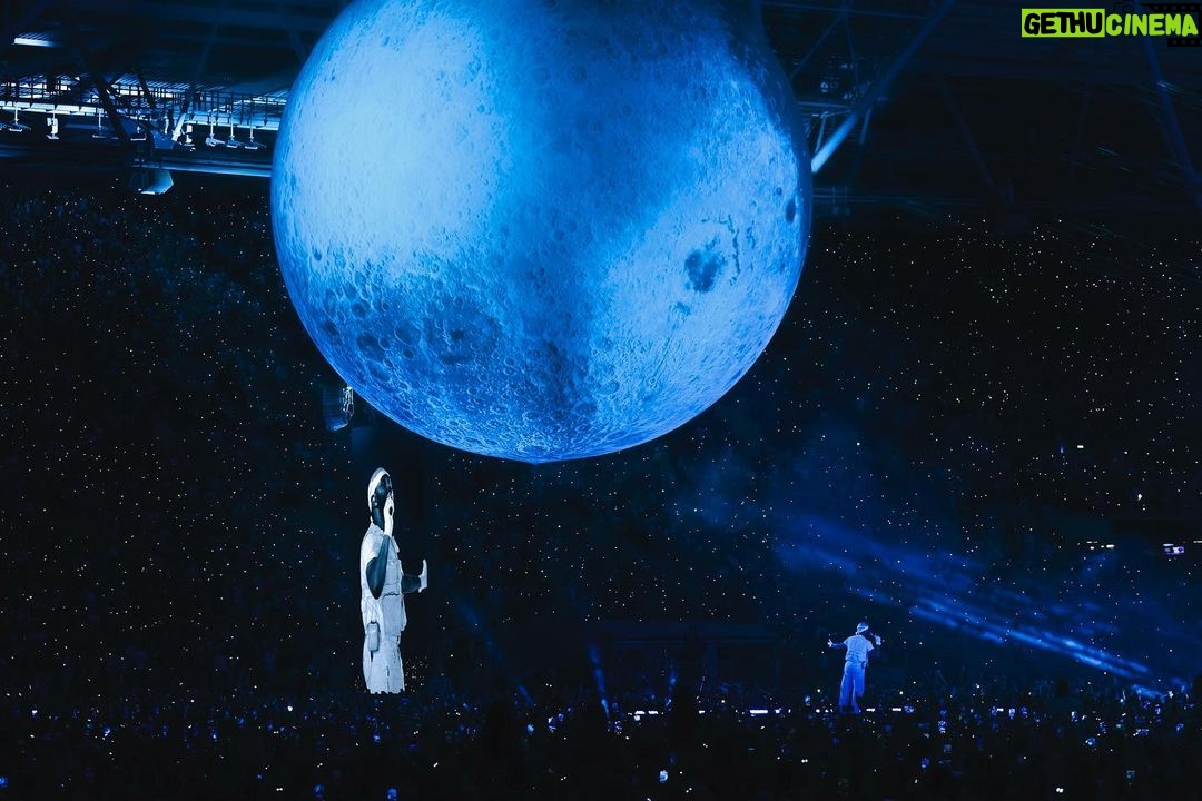 The Weeknd Instagram - fell in love with 160,000 people in london ✨ London, United Kingdom