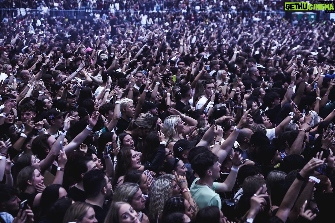 The Weeknd Instagram - fell in love with 160,000 people in london ✨ London, United Kingdom