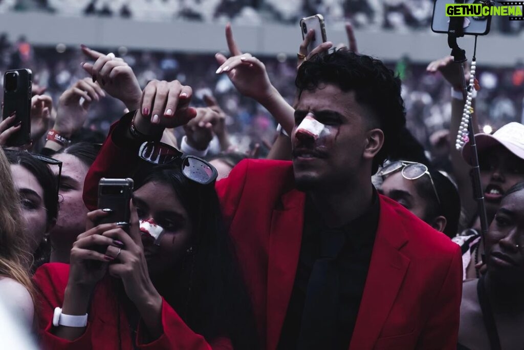 The Weeknd Instagram - fell in love with 160,000 people in london ✨ London, United Kingdom