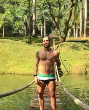 Thiago Luz Instagram - Vivendo longe de qualquer vestígio de negatividade.. 🍃💚