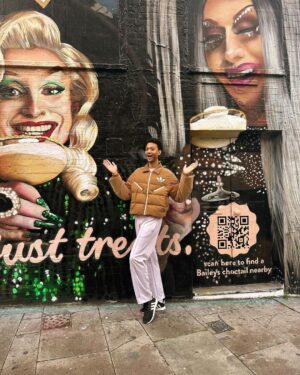 Tia Kofi Instagram - The @baileysofficial Witches are back for Halloween 🧙‍♀️🍸
Go check out the mural in East London
#dontmindifibaileys #baileys #halloween