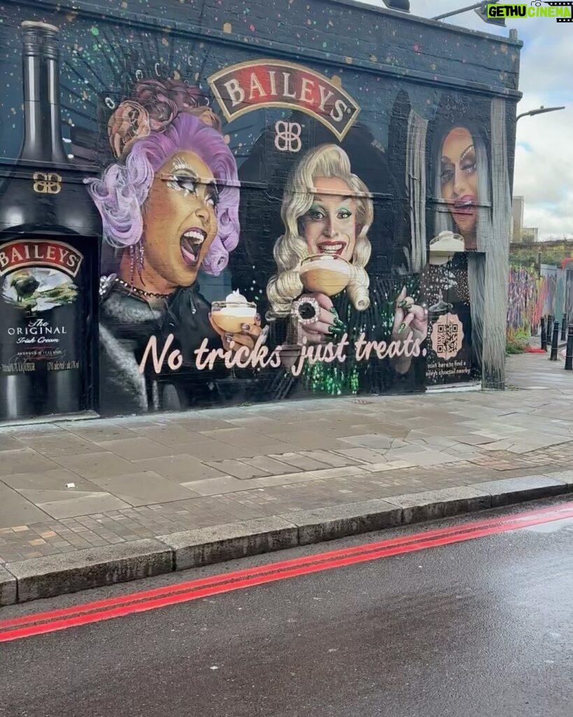 Tia Kofi Instagram - The @baileysofficial Witches are back for Halloween 🧙‍♀️🍸 Go check out the mural in East London #dontmindifibaileys #baileys #halloween