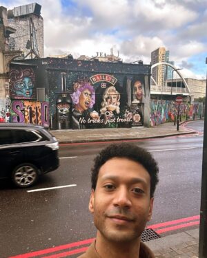 Tia Kofi Instagram - The @baileysofficial Witches are back for Halloween 🧙‍♀️🍸
Go check out the mural in East London
#dontmindifibaileys #baileys #halloween