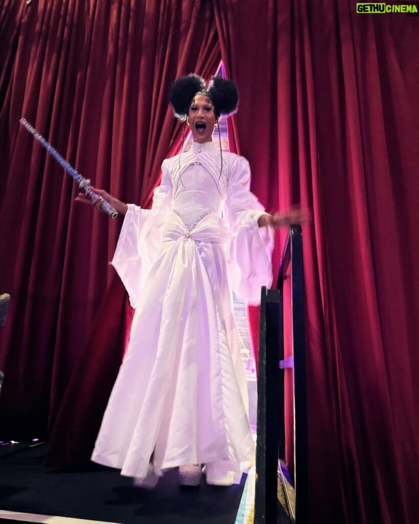 Tia Kofi Instagram - Drag Con UK Day One 👑 An incredible day I will always remember at @rupaulsdragcon! The new cast of Drag Race UK versus the World was officially announced. Swipe to see my reaction after the announcement 😇 Look by @mrmakonam Hair by @styledbyvodka Lightsaber by me rhinestoning for a week while watching Line of Duty on @bbciplayer #DragRace #DragRaceUK #ukvstheworld Tatooine