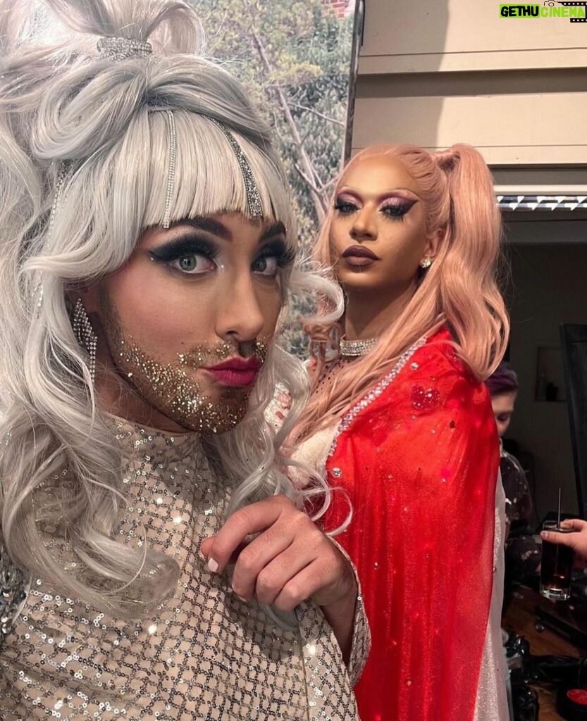 Tia Kofi Instagram - BTS @hollyoaksofficial 👀 Had such a gorgeous time filming #Hollyoaks with these icons and learning lots from the gorgeous cast and crew. Will I return? Will I be a McQueen? Will I be Craig Dean’s husband? Who knows?! #drag #dragrace #dragraceuk