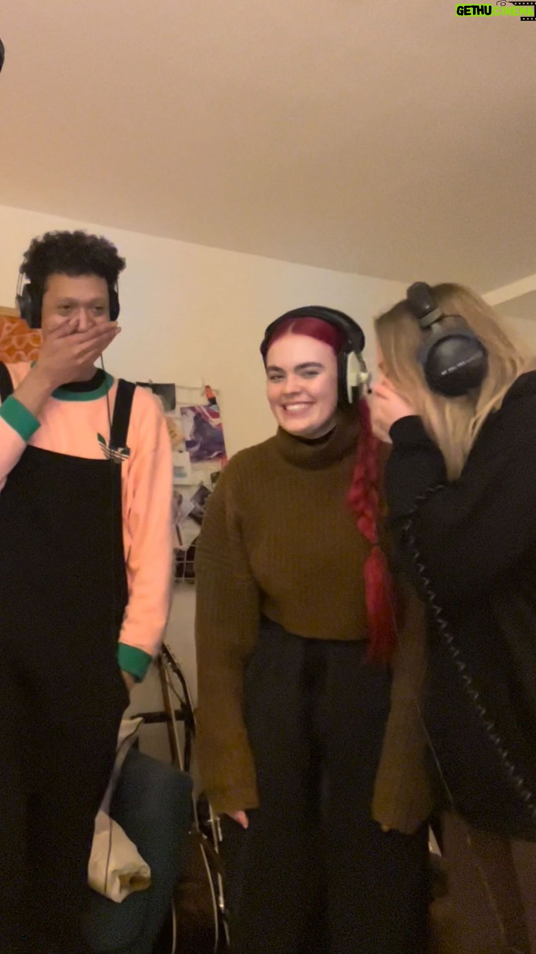 Tia Kofi Instagram - Bloopers of us recording the backing vocals for “Read My Lips” 💋 Huge love to @kaity_rae @edenhunter_ for slaying the song and making the recording experience so hilarious and fun 🤣 Read My Lips is available to stream NOW 💋 #newmusic #dragraceuk #queermusic