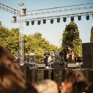 Tiago Bettencourt Instagram - No passado sábado, leve concerto de fim de tarde no Campus da Universidsde de Aveiro @aauav_