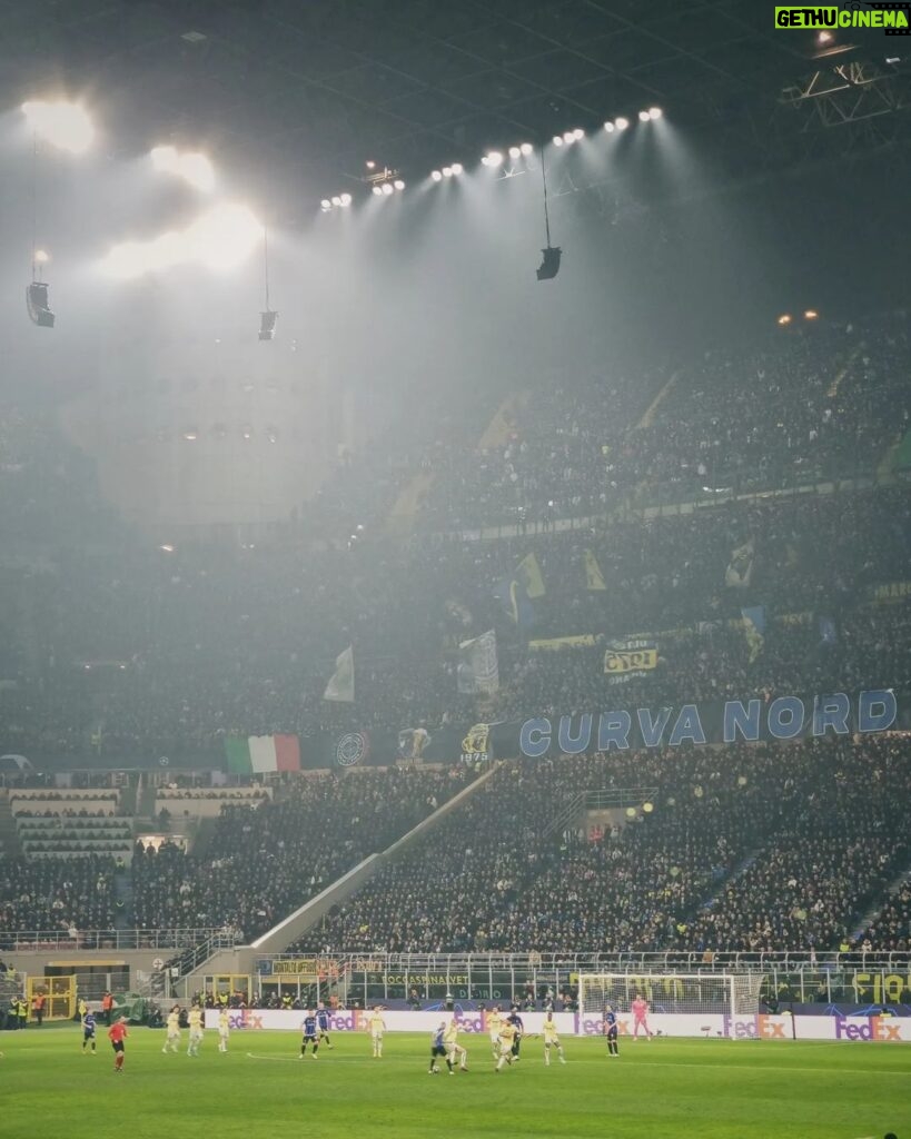 Tiago Bettencourt Instagram - Fui à bola Stadio Giuseppe Meazza