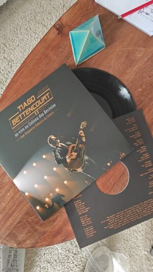 Tiago Bettencourt Instagram - Olha que belo objecto, e que belo unboxing ⚡