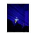 Tiago Bettencourt Instagram - Obrigado ao magnifico, e solidário, público que ontem encheu o Salão Preto e Prata do @casino.estoril Obrigado à @casarapazes e ao @movimento_defesa_da_vida pelo convite, parabéns pela produção deste concerto e que continuem com alegria no importante trabalho que fazem. Foi uma bonita noite 💙 Casino Estoril