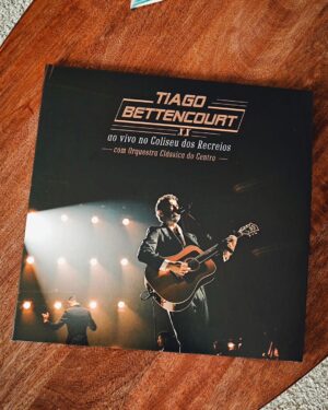 Tiago Bettencourt Instagram - Amigos, hoje sai finalmente para as lojas e plataformas digitais o meu disco de celebração de 20 anos de carreira que reúne uma selecção cuidada e abrangente de canções que achei que pudessem simbolizar, ainda que resumidamente, esta data. O disco leva a recordação de uma noite muito especial no @coliseudosrecreios a 22 de Dezembro de 2022. 
Obrigado antes de mais ao público maravilhoso que em vésperas de Natal marcou presença neste concerto fazendo esta aventura valer a pena. 
Obrigado à @orquestraclassicadocentro_occ por ter aceite este desafio, à minha querida banda, à @mariana.norton e @claudiapascoal pela mágica participação, a toda a equipe de som, luzes e imagem que tornou tudo isto possível.

@everythingisnewpt
@radiocomercial

As fotografias do post e da capa do álbum são do @ferreirasebas 🔥