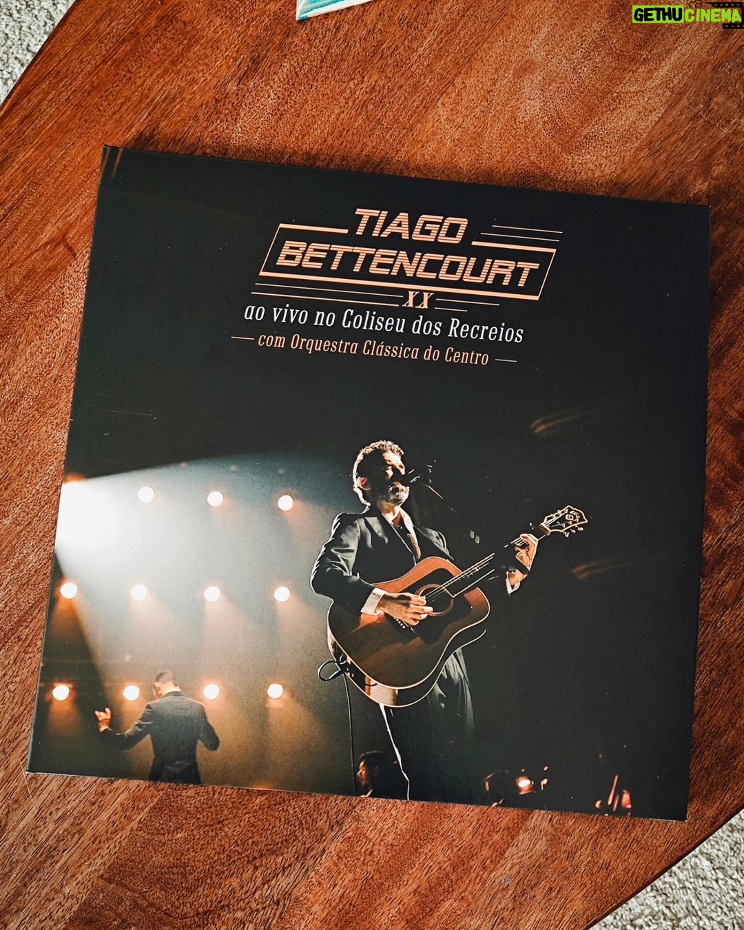Tiago Bettencourt - 1.5K Likes - Amigos, hoje sai finalmente para as lojas e plataformas digitais o meu disco de celebração de 20 anos de carreira que reúne uma selecção cuidada e abrangente de canções que achei que pudessem simbolizar, ainda que resumidamente, esta data. O disco leva a recordação de uma noite muito especial no @coliseudosrecreios a 22 de Dezembro de 2022.
Obrigado antes de mais ao público maravilhoso que em vésperas de Natal marcou presença neste concerto fazendo esta aventura valer a pena.
Obrigado à @orquestraclassicadocentro_occ por ter aceite este desafio, à minha querida banda, à @mariana.norton e @claudiapascoal pela mágica participação, a toda a equipe de som, luzes e imagem que tornou tudo isto possível.
@everythingisnewpt
@radiocomercial
As fotografias do post e da capa do álbum são do @ferreirasebas 🔥