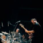 Tiago Bettencourt Instagram - Terceiro agradecimento: à minha super banda, com quem tenho a sorte de subir aos palcos por este país fora e com quem espero continuar a tocar e a crescer, durante muitos mais anos. O @joao_lencastre , @prl_b , @joao.n.bernardo e @joao.hasselberg . Quem já ouviu sabe que é a melhor banda do mundo 🔥 📸@ferreirasebas Coliseu dos Recreios