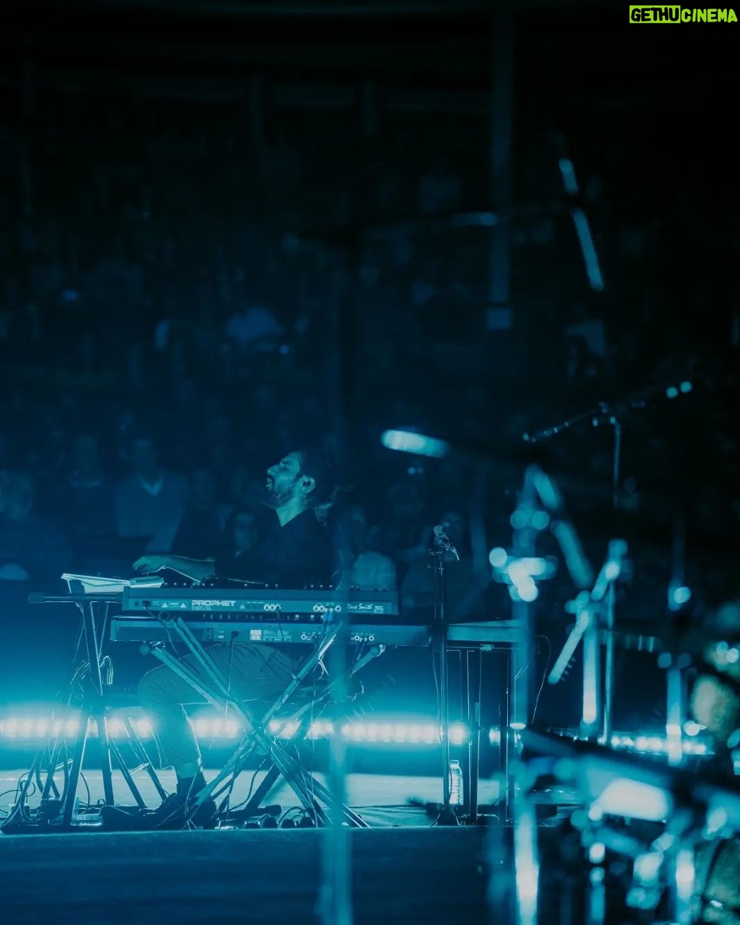 Tiago Bettencourt - 1.3K Likes - Terceiro agradecimento: à minha super banda, com quem tenho a sorte de subir aos palcos por este país fora e com quem espero continuar a tocar e a crescer, durante muitos mais anos. O @joao_lencastre , @prl_b , @joao.n.bernardo e @joao.hasselberg . Quem já ouviu sabe que é a melhor banda do mundo 🔥
📸@ferreirasebas