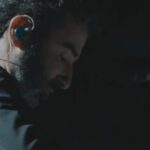 Tiago Bettencourt Instagram - Esta sexta, sai também uma música nova, inédita, que toquei pela primeira vez no Coliseu de Dezembro de 2022. Chama-se Caminhar. Link na bio para a estreia. Sexta sai também o segundo volume desse concerto, bem como todo o concerto em CD e Vinil 🔥 Coliseu dos Recreios