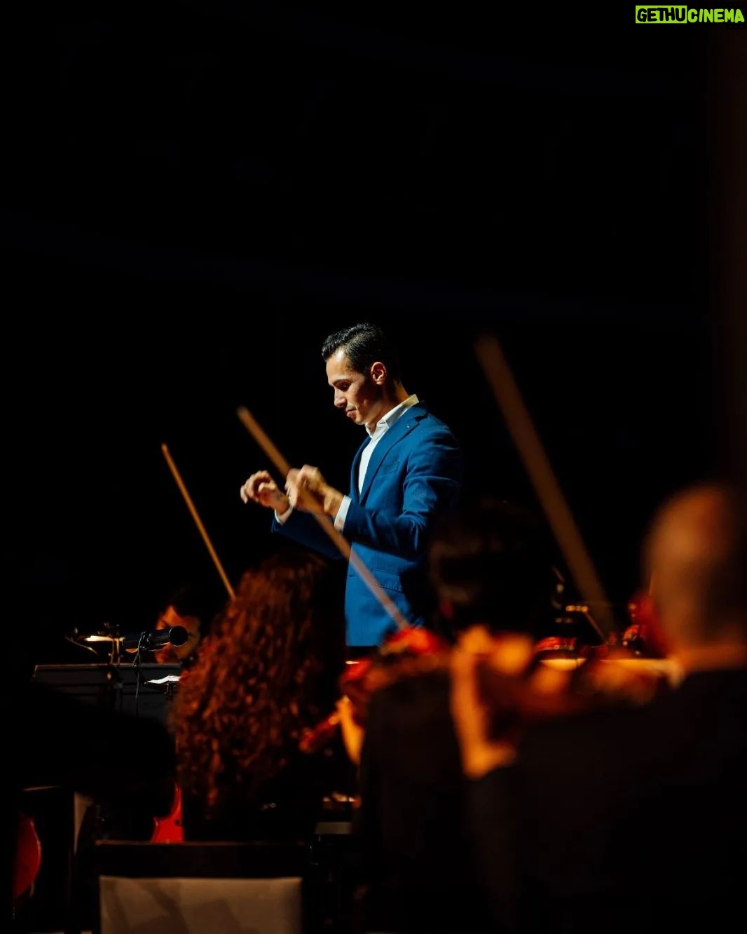 Tiago Bettencourt - 1.3K Likes - Agradecimentos: o primeiro vai obviamente para a @orquestraclassicadocentro_occ, gerida pela Dra Emília, pela abertura de continuarmos a trabalhar juntos desde o primeiro concerto em Coimbra no Convento de São Francisco em Julho de 2021. Obrigado ao @pedro.carvalho.violino pela dedicação e mestria nos inúmeros arranjos e à @ehsaraross pelos magníficos arranjos do 'partimos a pedra' e da música nova estreada nestes concertos de Lisboa e Porto. Toda a orquestra foi dirigida de forma exímia pelo Maestro @diogocosta.bass .
Foi uma honra para mim ter sido amparado por tanto talento nestes dois concertos e quero muito que esta colaboração não fique por aqui ⚡️
📸@ferreirasebas