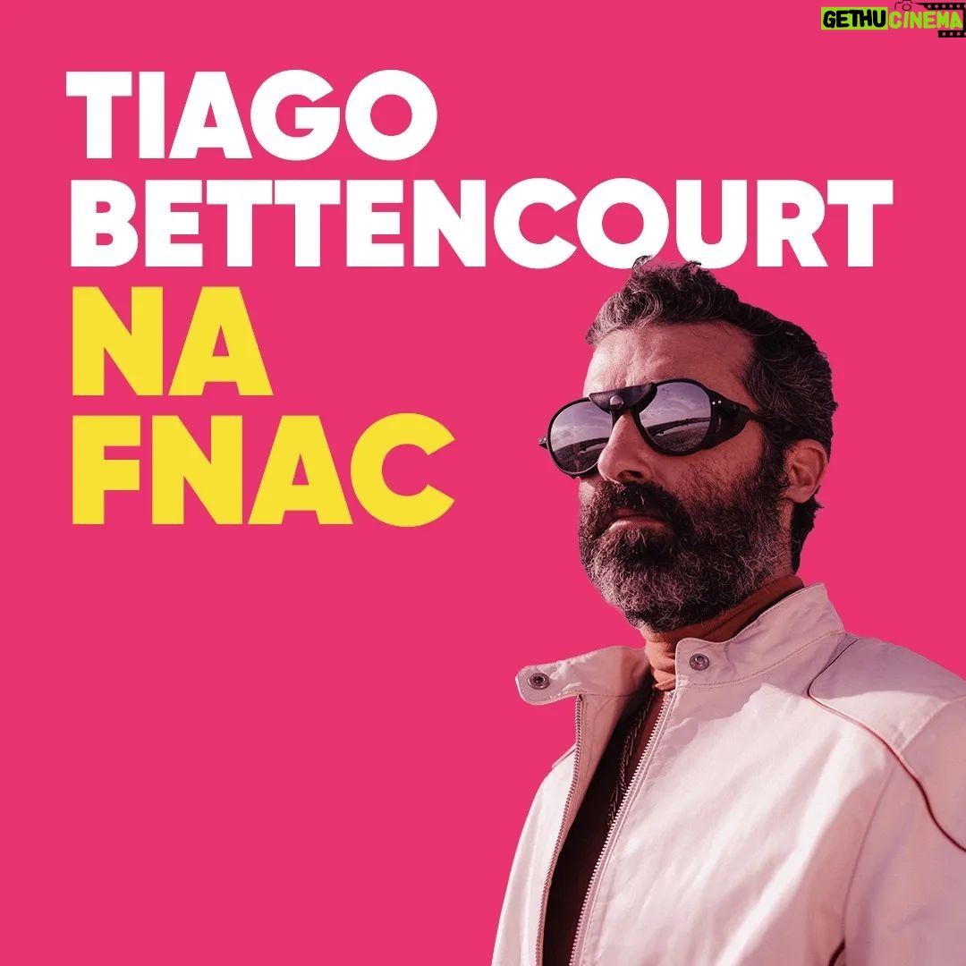 Tiago Bettencourt Instagram - No final do ano do ano passado, Tiago Bettencourt, fez dois espetáculos muito especiais, que contaram com a Orquestra Clássica do Centro de Coimbra e com a sua banda. Os espetáculos foram registados em áudio e vídeo, e deram origem a um álbum duplo "XX- Ao Vivo No Coliseu Dos Recreios – com Orquestra Clássica do Centro - volume 1 e 2". Em 2023 Tiago Bettencourt comemora 20 anos de carreira e lança o tão esperado álbum duplo ao vivo, que conta com duas convidadas especiais: Cláudia Pascoal e Mariana Norton. E ainda um tema inédito "Caminhar". Neste trabalho, Tiago Bettencourt conseguiu fundir "passado e presente - pop e clássico" nas suas canções de sucesso. Para assinalar o lançamento do disco, o artista vai estar #nafnac para apresentar alguns temas ao vivo e sessão de autógrafos. #tiagobettencourt #xx #20anosdecarreira #fnacsessions #sessaodeautografos FNAC Colombo