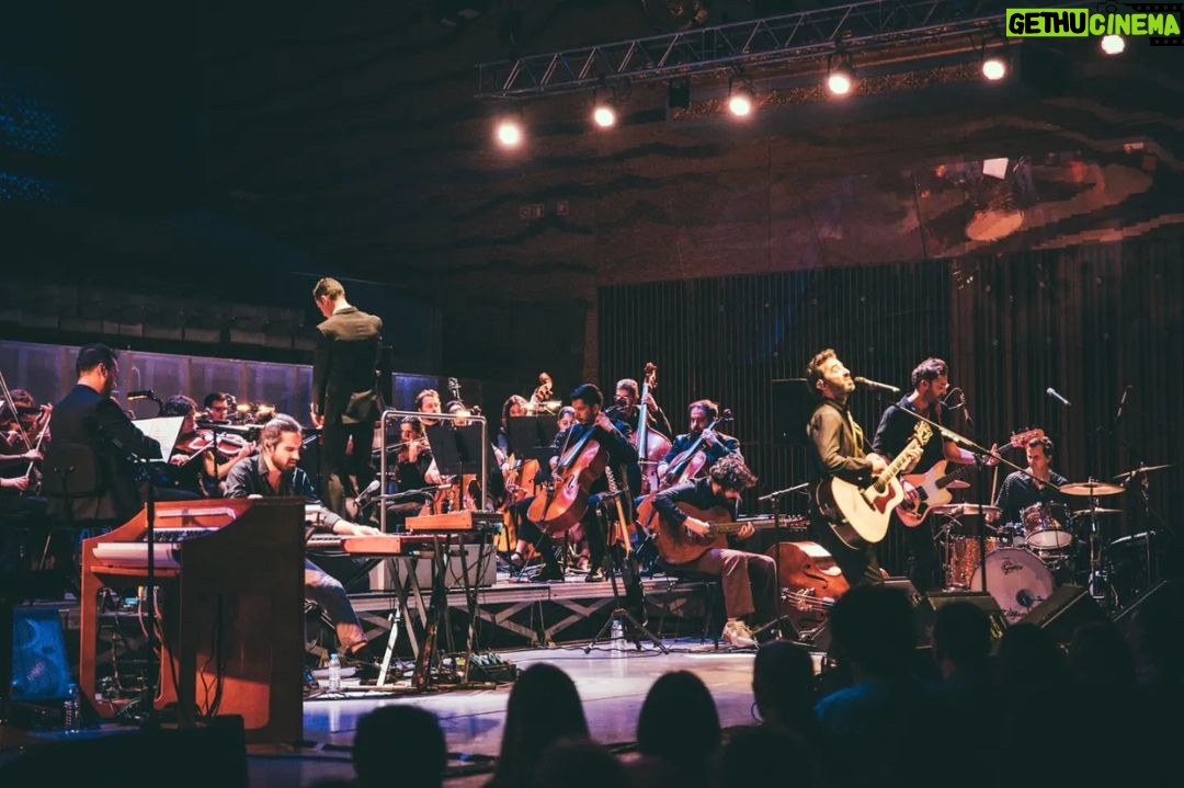 Tiago Bettencourt - 1.2K Likes - Mais umas fotografias do amigo @arlindocamachophoto sobre o nosso belo concerto na @casadamusicaporto. Amanhã temos coliseu 💪🏼💪🏼💪🏼
@sony.portugal
@everythingisnewpt