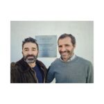 Tiago Bettencourt Instagram - É já dia 10 de Novembro no Casino do Estoril que vou dar um concerto a solo cujos lucros revertem para a @casarapazes e para o @movimento_defesa_da_vida . Foi um simpático desafio feito pelo Duarte Durão que tive o prazer de aceitar. Ontem fui fazer-lhes uma visita para testemunhar o ambiente saudável e sereno que se pode sentir nesta residência, fruto do trabalho e cuidado de uma equipa dedicada a redesenhar o destino de muitos jovens cujo princípio de vida tenha sido mais cruel. Espero que adiram a esta causa, e que se juntem a mim dia 10 🙂. Bilhetes à venda nos locais habituais. Casino Estoril