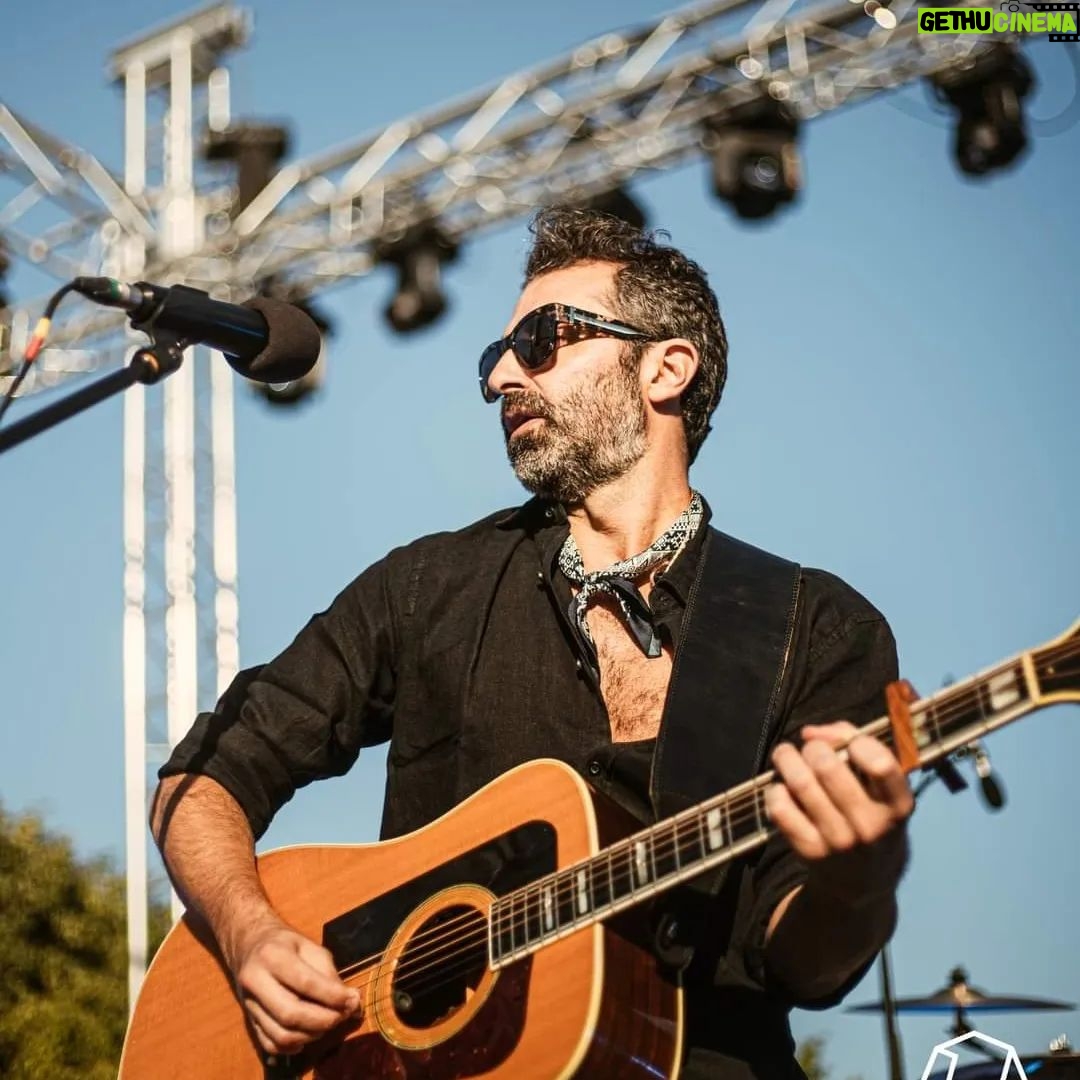 Tiago Bettencourt - 1.2K Likes - No passado sábado, leve concerto de fim de tarde no Campus da Universidsde de Aveiro @aauav_