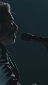 Tiago Bettencourt Instagram - Só para avisar que já estou no TikTok. Não com danças, para grande desilusão de muitos fãs imagino eu, mas com música e letras que é o que domino neste momento. Vídeos curtos mas intensos como manda o 'attention span' do homo sapiens em 2023. Por agora é isto, futuramente não sei o que poderá ser... Espreitem. 🫣 Coliseu dos Recreios