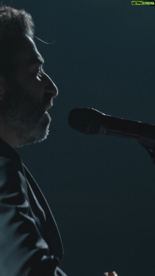 Tiago Bettencourt - 3.3K Likes - Só para avisar que já estou no TikTok. Não com danças, para grande desilusão de muitos fãs imagino eu, mas com música e letras que é o que domino neste momento. Vídeos curtos mas intensos como manda o 'attention span' do homo sapiens em 2023. Por agora é isto, futuramente não sei o que poderá ser... Espreitem. 🫣