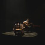 Tiago Bettencourt Instagram - Lisboa: Obrigado por mais um ano em que enchemos o @coliseudosrecreios de magia natalícia. Este foi realmente um concerto diferente, complexo, perigoso, de três horas, mas onde me senti acompanhado do princípio ao fim pelo magnífico público daquela noite mágica. Temos as mágicas fotografias do nosso @omartim testemunhando o espectáculo que só foi possível com a colaboração e mestria de toda uma incansável equipa que tornou tudo isto possível. Obrigado a todos eles. Obrigado à minha banda, sempre presente, sempre gigante como as sombras feitas pelo @rui.daniels nas luzes. Aos convidados de luxo @paulogonzomusic , @diogoclementemusic e @saracorreiafado que abrilhantaram a noite cada um à sua maneira tão única e especial. Obrigado aos parceiros que todos os anos se juntam a esta aventura. @everythingisnewpt , @metronomo_mgmt , @radiocomercial , @rtppt Porto, amanhã o post é para vocês 🤍 Coliseu dos Recreios