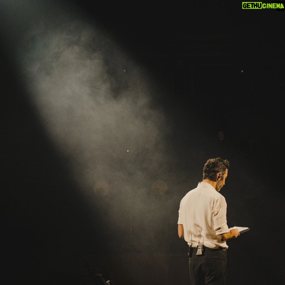 Tiago Bettencourt - 2K Likes - Lisboa... obrigado por este fim de festa. Gostei muito da nossa conversa :)
📷@omartim
@metronomo_mgmt
@everythingisnewpt
@sonymusicpt
@radiocomercial
@rtppt
@coliseudosrecreios