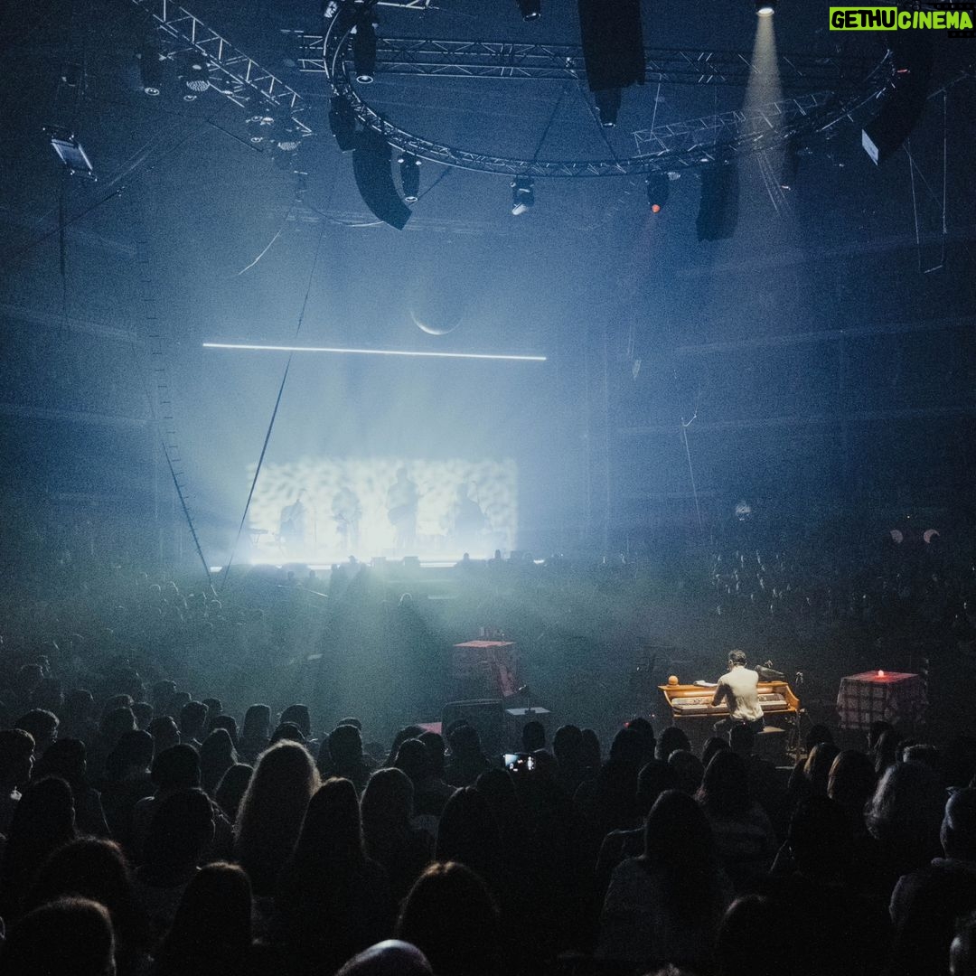 Tiago Bettencourt - 2K Likes - Lisboa... obrigado por este fim de festa. Gostei muito da nossa conversa :)
📷@omartim
@metronomo_mgmt
@everythingisnewpt
@sonymusicpt
@radiocomercial
@rtppt
@coliseudosrecreios